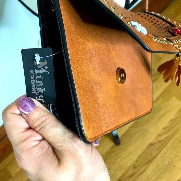 NWT Cute Faux Leather Crossbody Bag - Picture 2 of 15